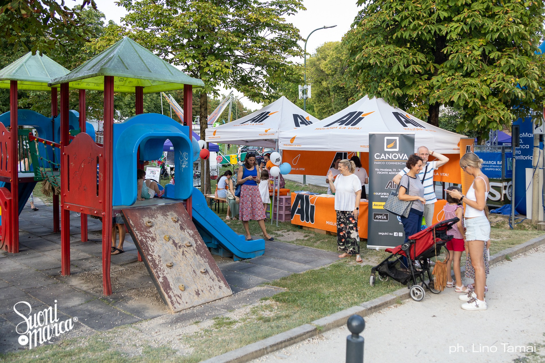 Famiglie e bambini nell'area dedicata di Suoni di Marca
