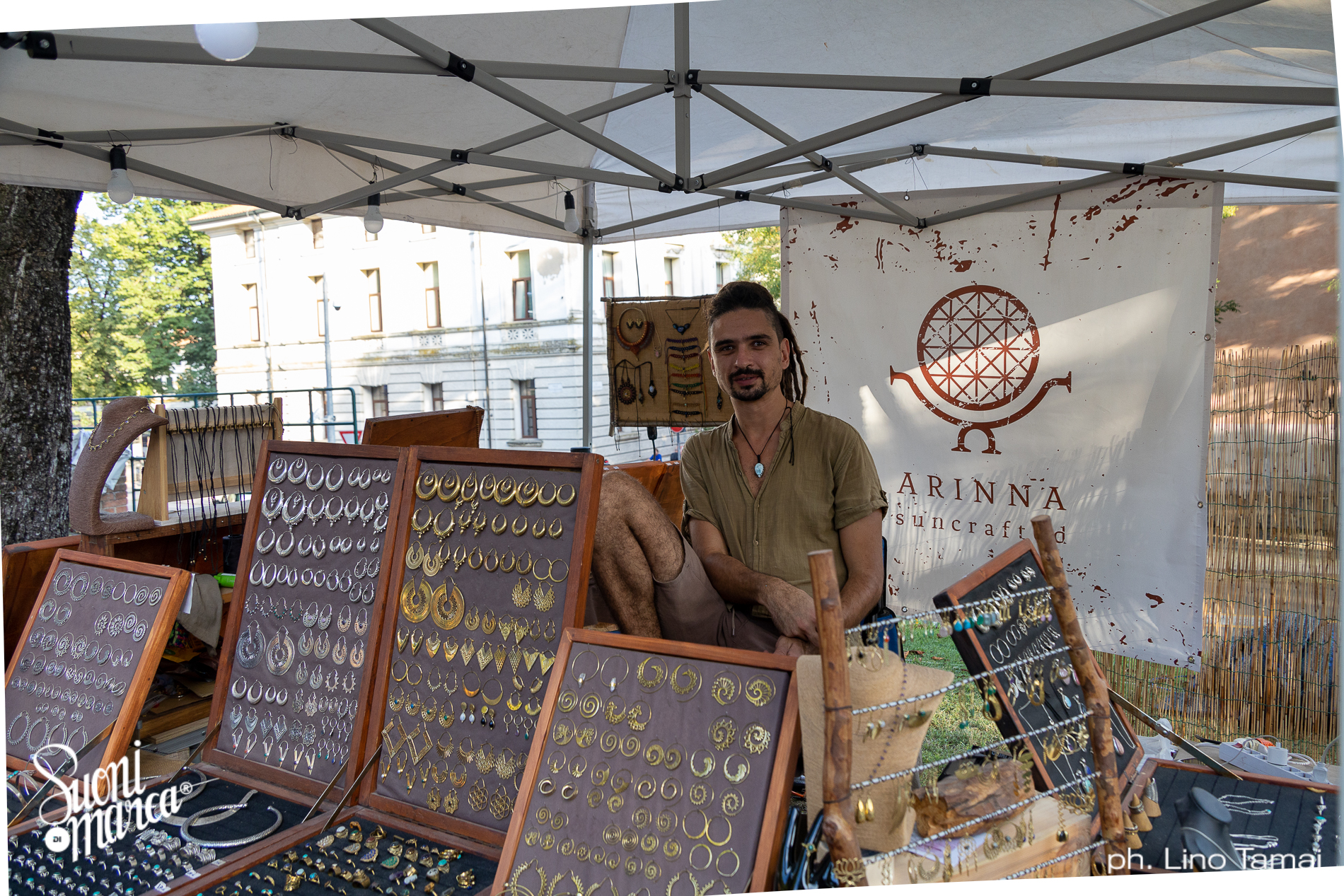 Espositore artigianale al Bazar delle Mura